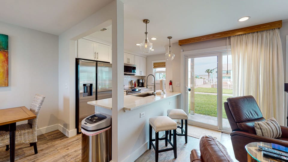 Breakfast Bar with Seating for 2