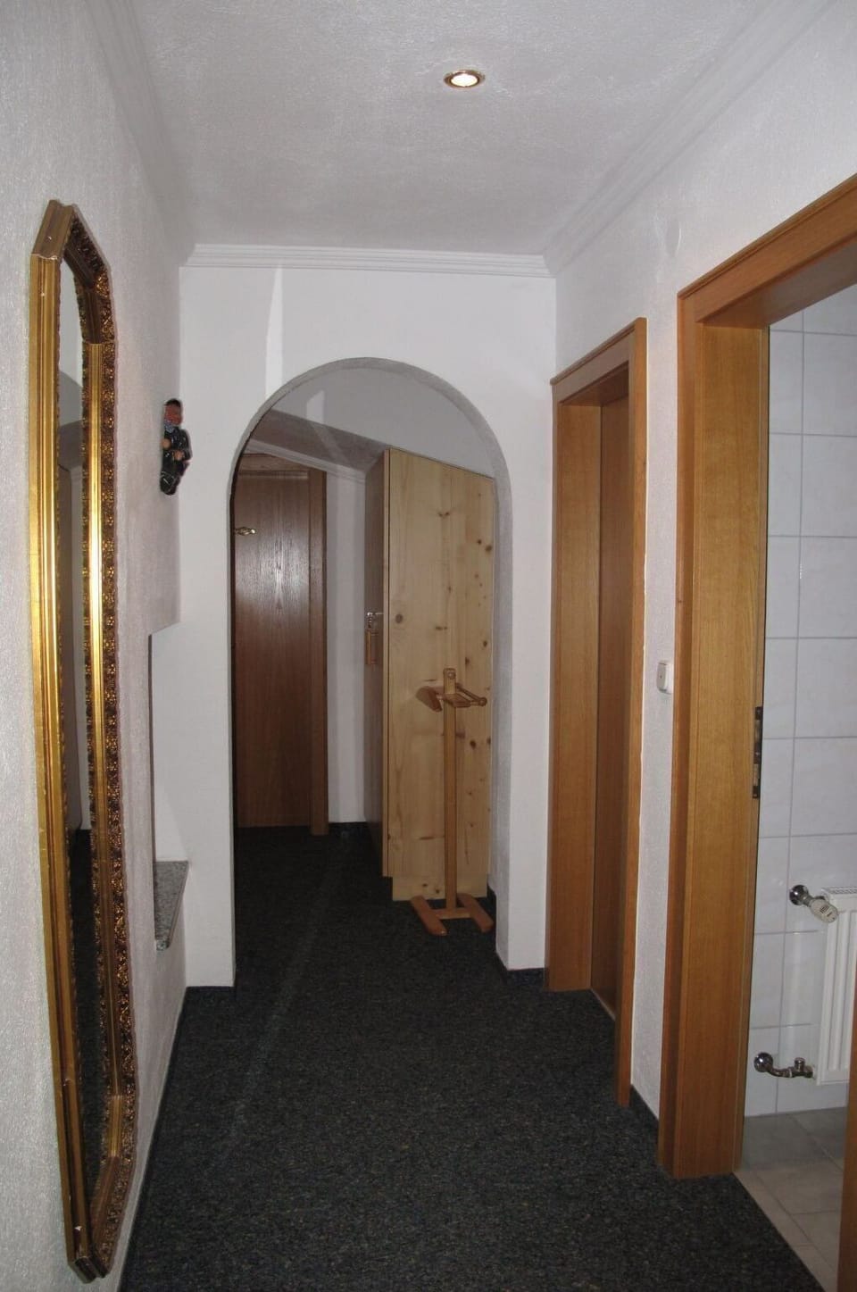 Property, Door, Mirror, Wood, Interior Design, Floor, Hall