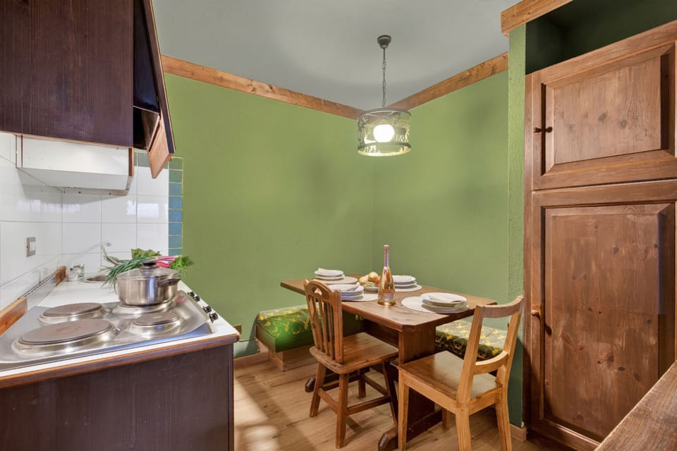 Kitchen and dining area
