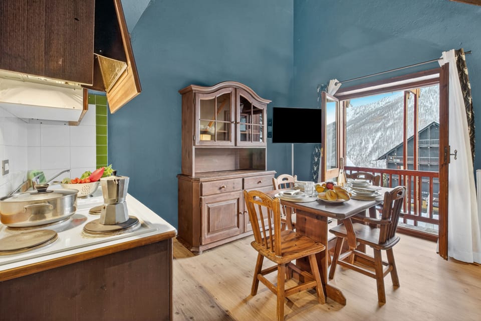 Kitchen and dining area
