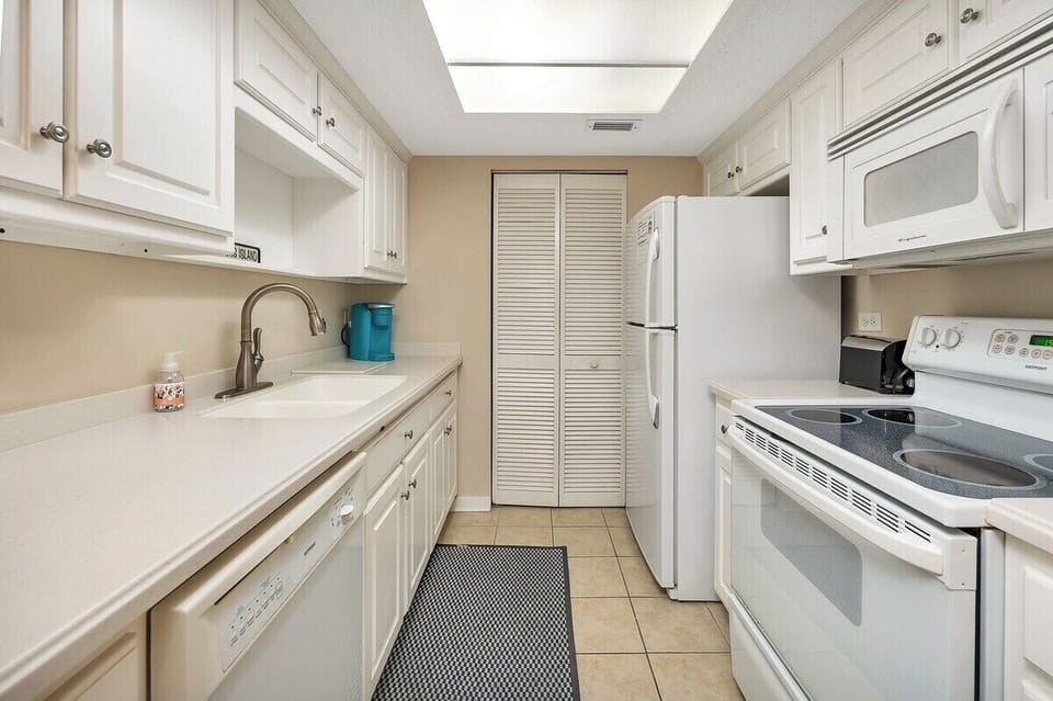 Beach Club 223 - Kitchen