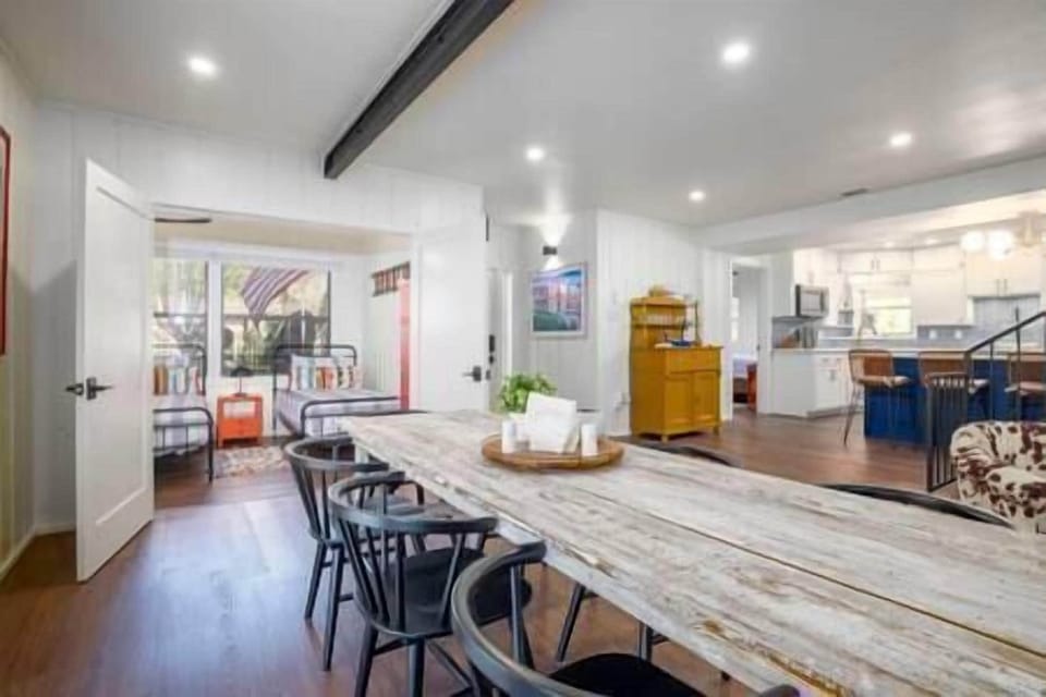 Dining Room with Seating for 8