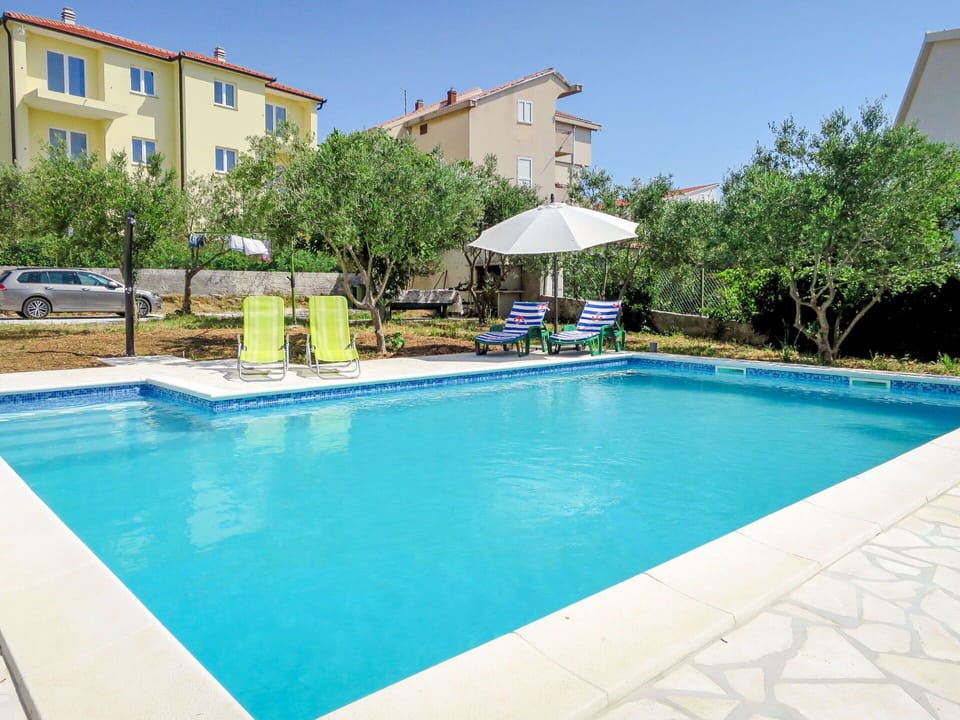 Water, Plant, Building, Sky, Swimming Pool, Window, Tree, Shade, House, Leisure