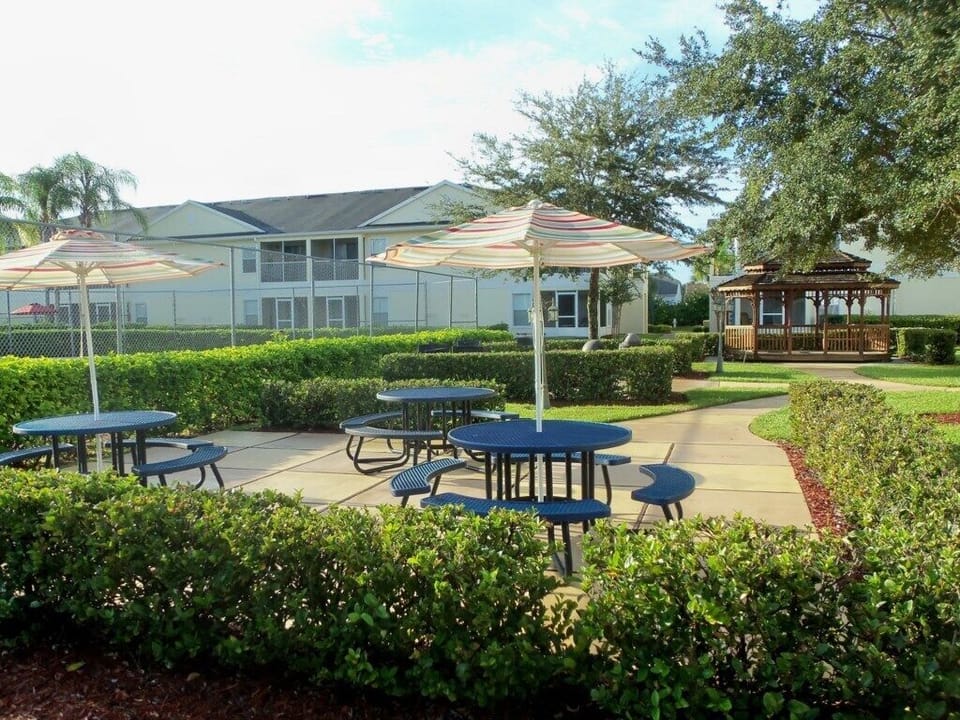 Grand Palms BBQ area