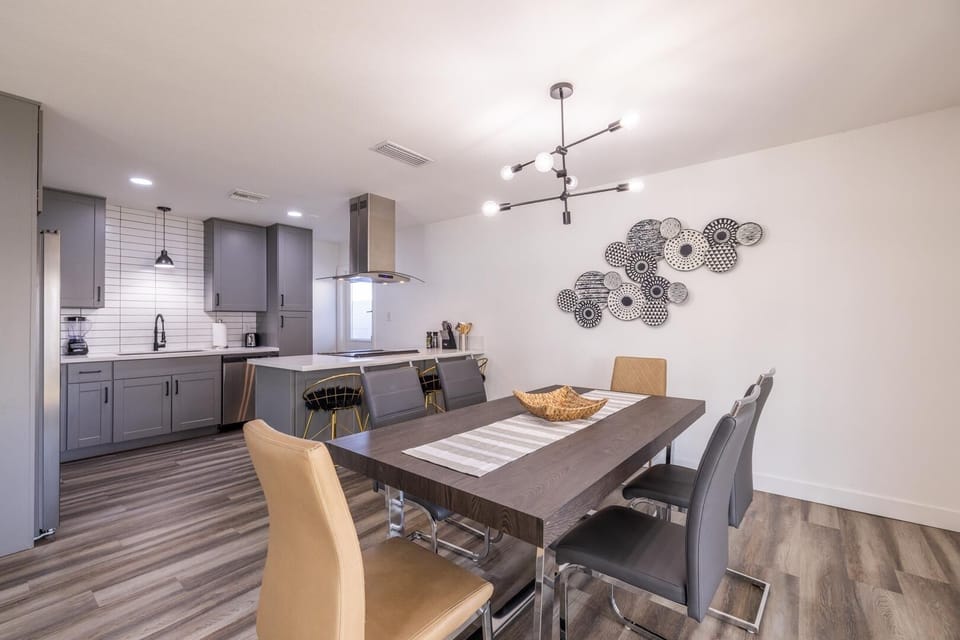 Dining Room and Counter space