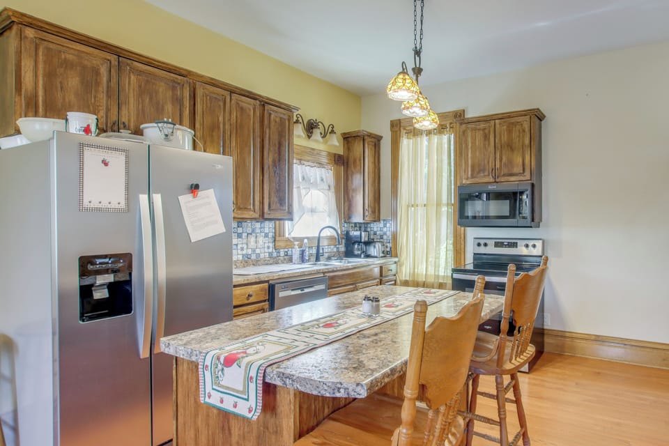 Kitchen | 1st Floor | Coffee Maker | Toaster | Crockpot