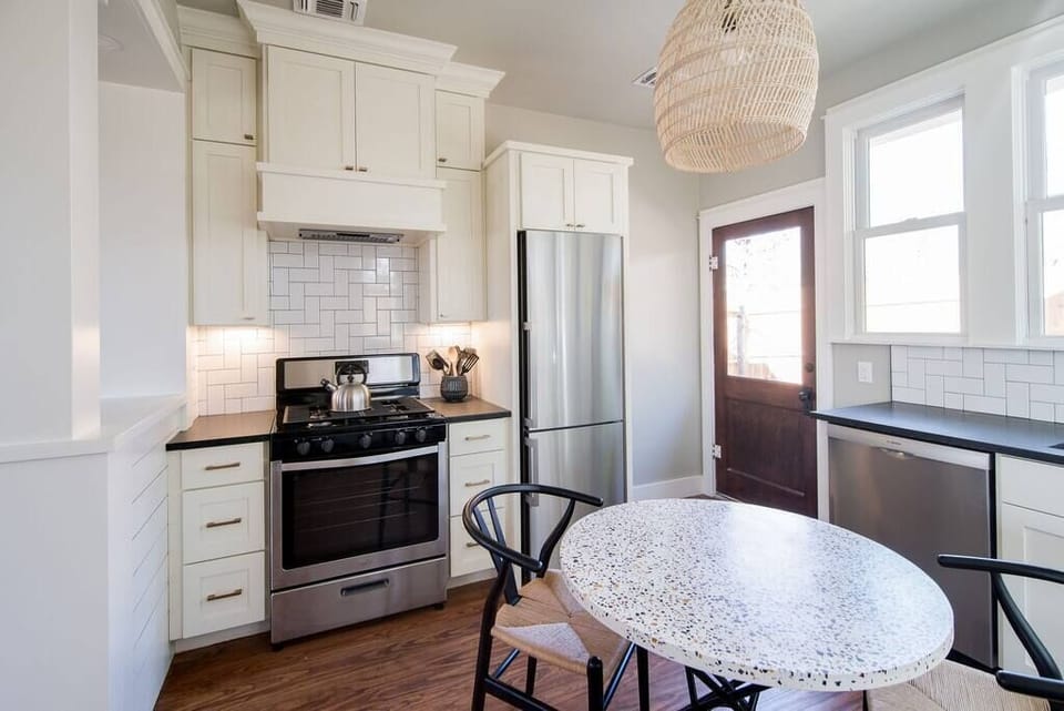 Full kitchen