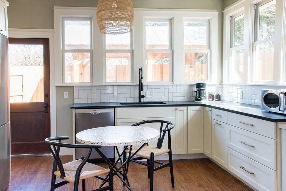 Full kitchen