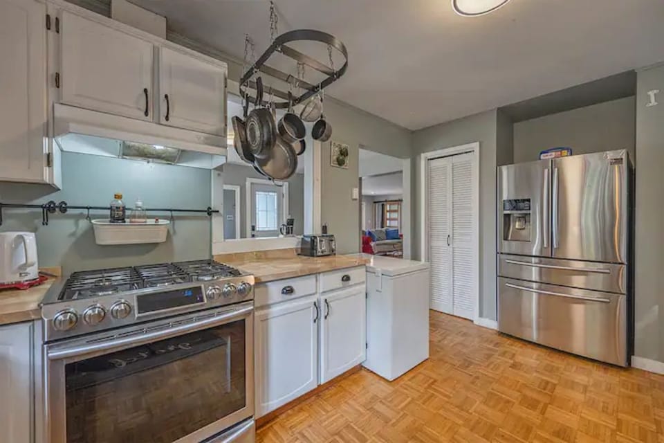 Our lakehouse kitchen is just as well equipped as our kitchen at home. 