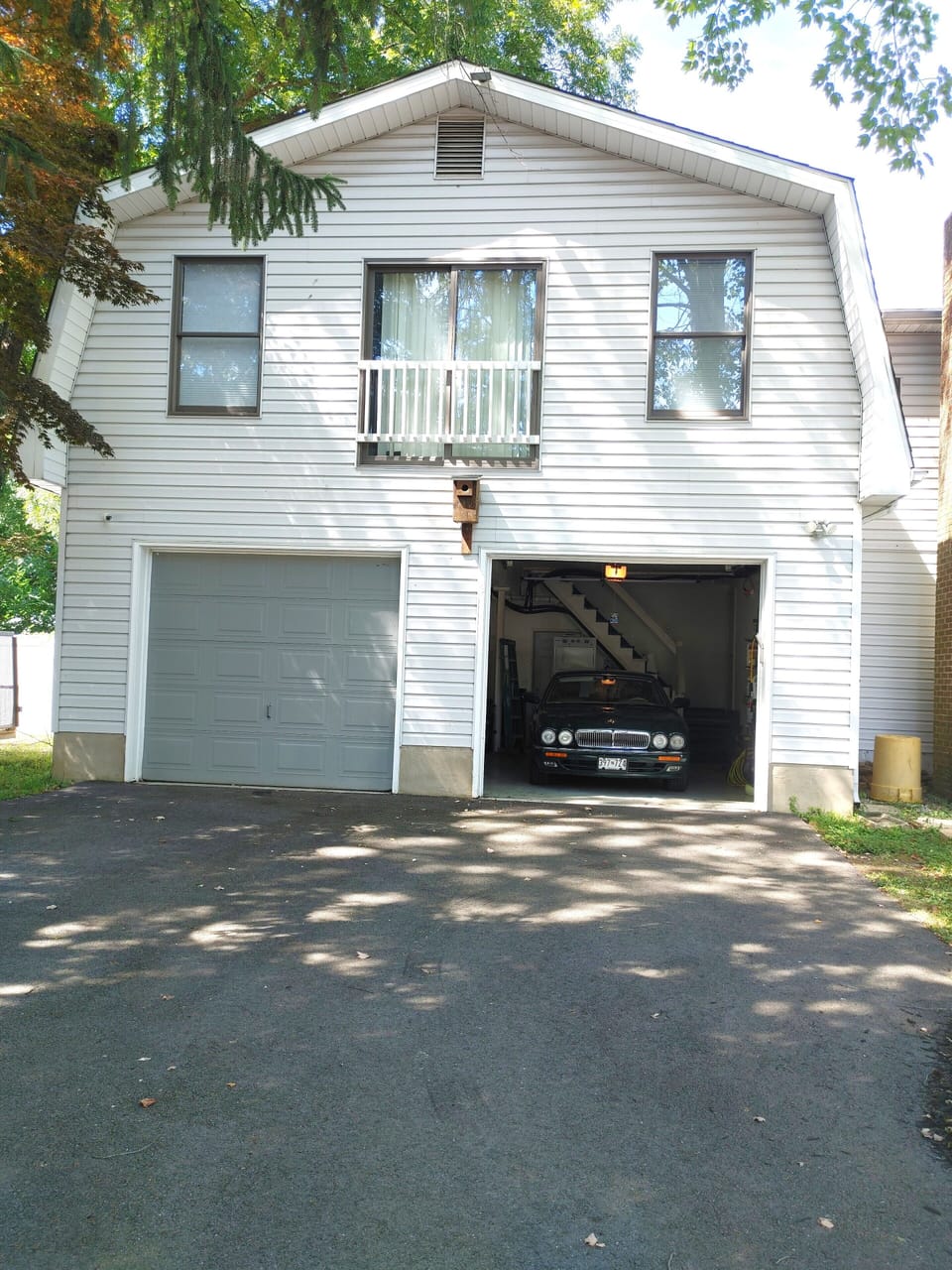 Right side of garage 
