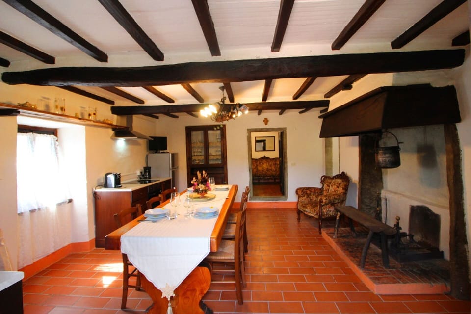 Table, Furniture, Property, Wood, Interior Design, Chair, Building, Flooring, Floor, Door