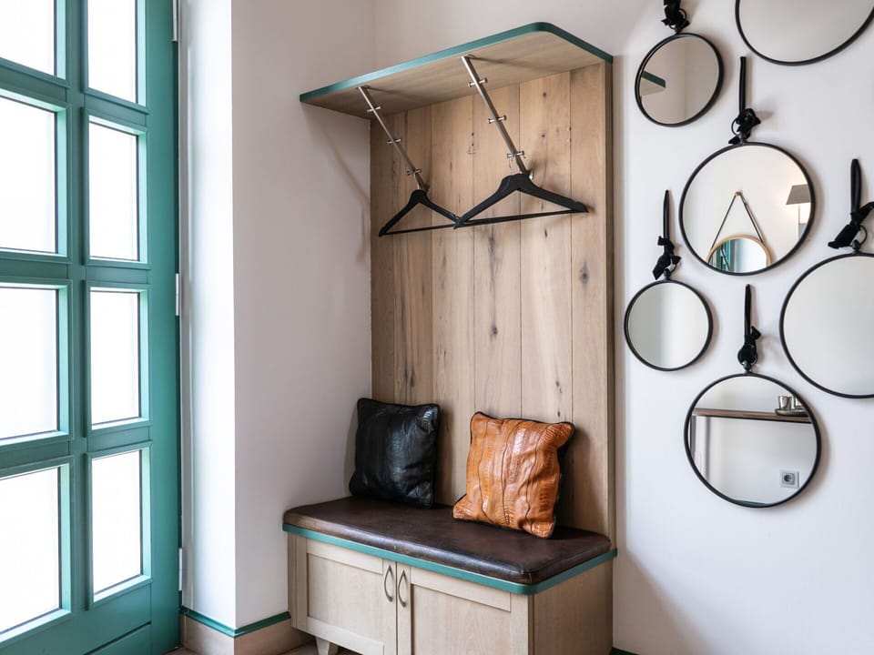 Property, Furniture, Wood, Lighting, Interior Design, Architecture, Floor, Wall, Comfort
