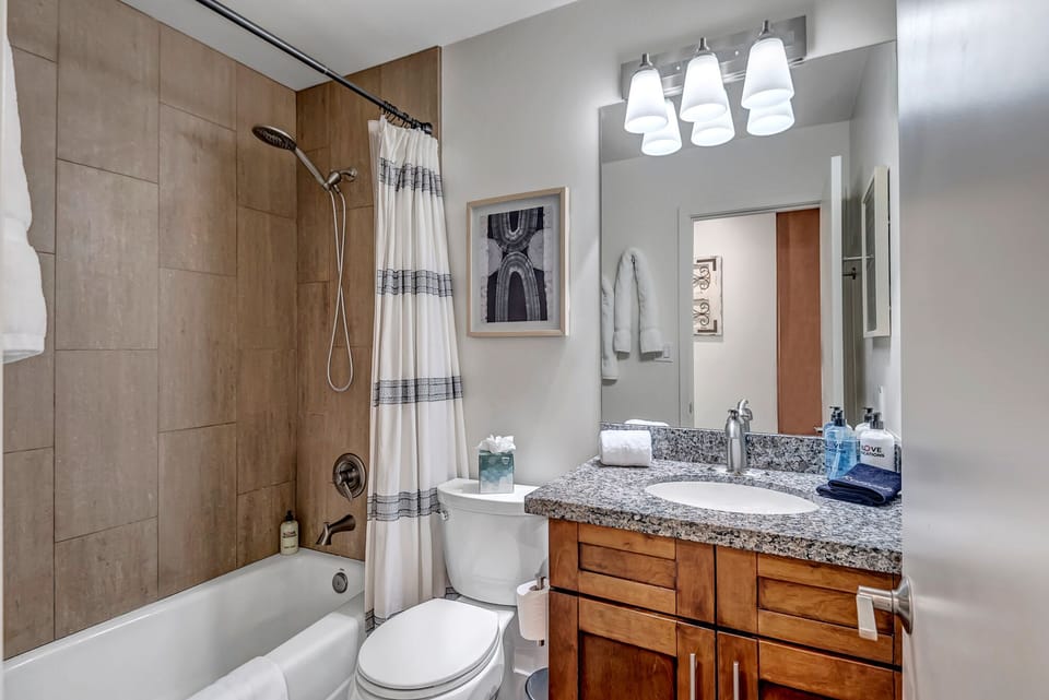 Full Shared Bathroom Two with Tub/Shower Combo