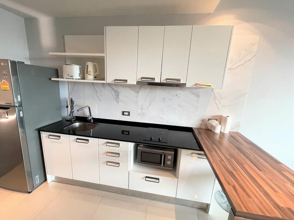 ET504- upper floor studio at Emerald Terrace (9601)