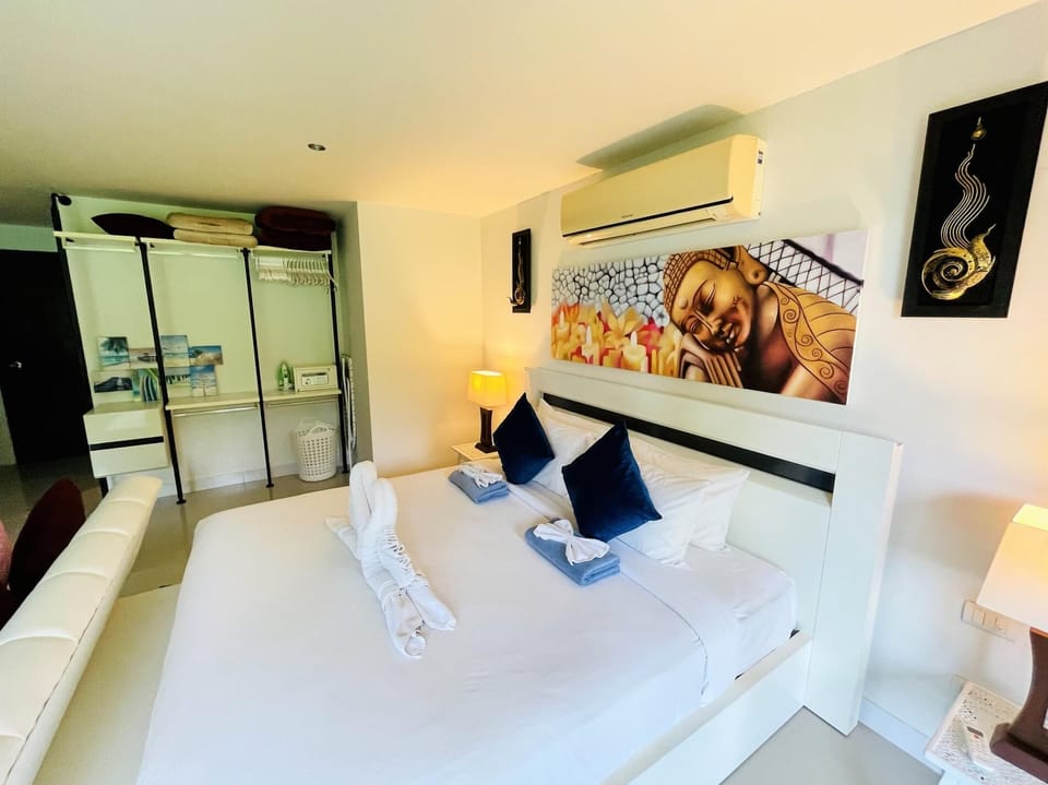 Hillside Condo - suite with a tropical forest view (9583)