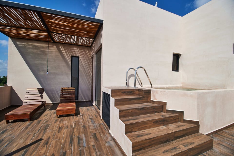 Outdoor spa tub