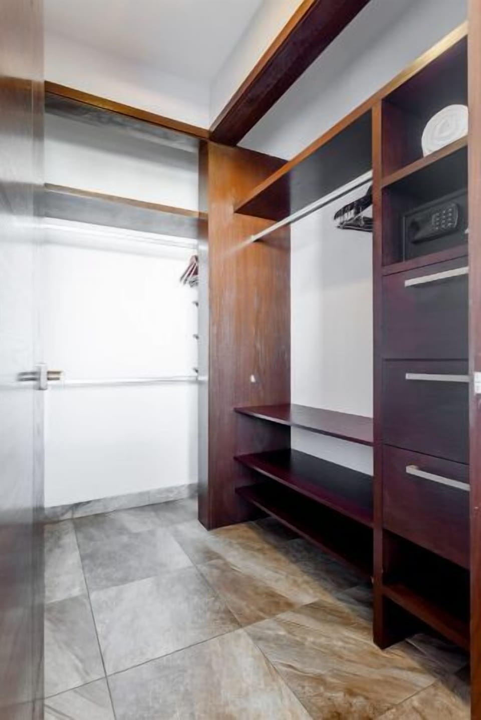 Condo - Image 20