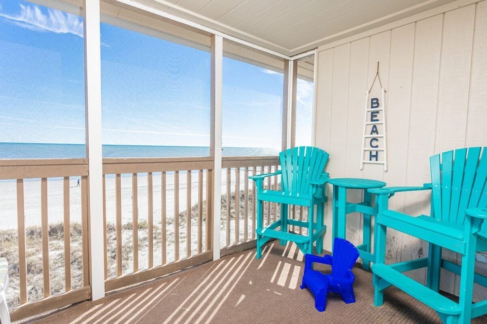 Welcome to our peaceful Condo in the Crescent Beach Villas.
