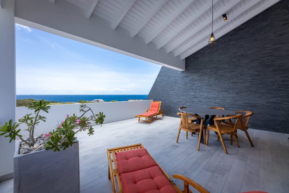 Outdoor Lounge