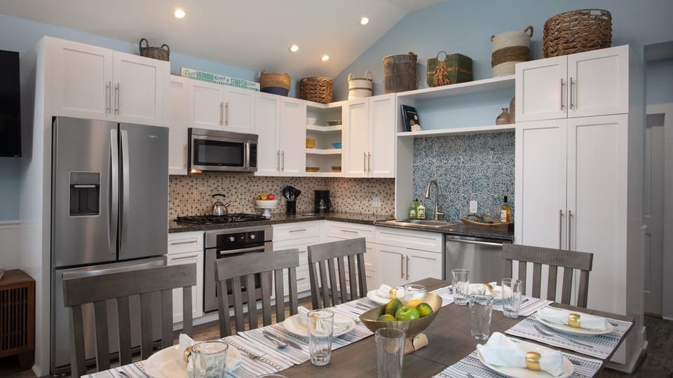 Seating for 8 at the dining table...