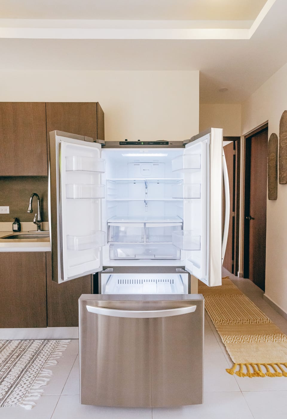 Double door refrigerator 