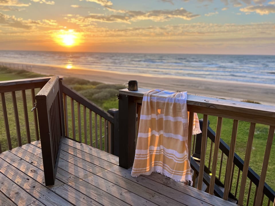 Beachfront beautiful sunrises!