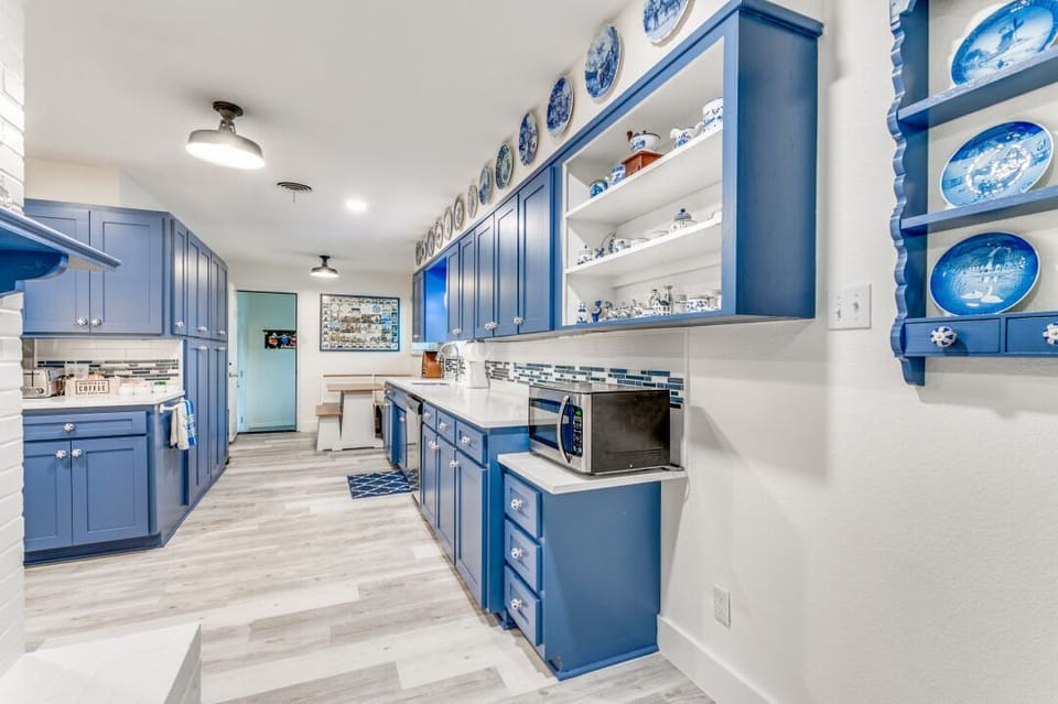 Kitchent into laundry room