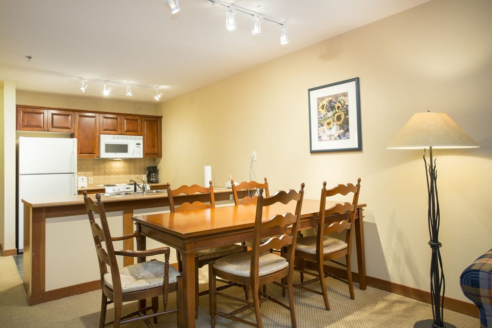 Chair, Furniture, Flooring, Hardwood, Lamp