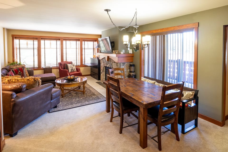 Flooring, Chair, Furniture, Living Room, Room