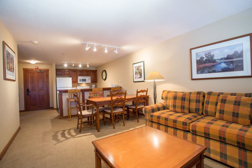 Flooring, Couch, Furniture, Hardwood, Living Room