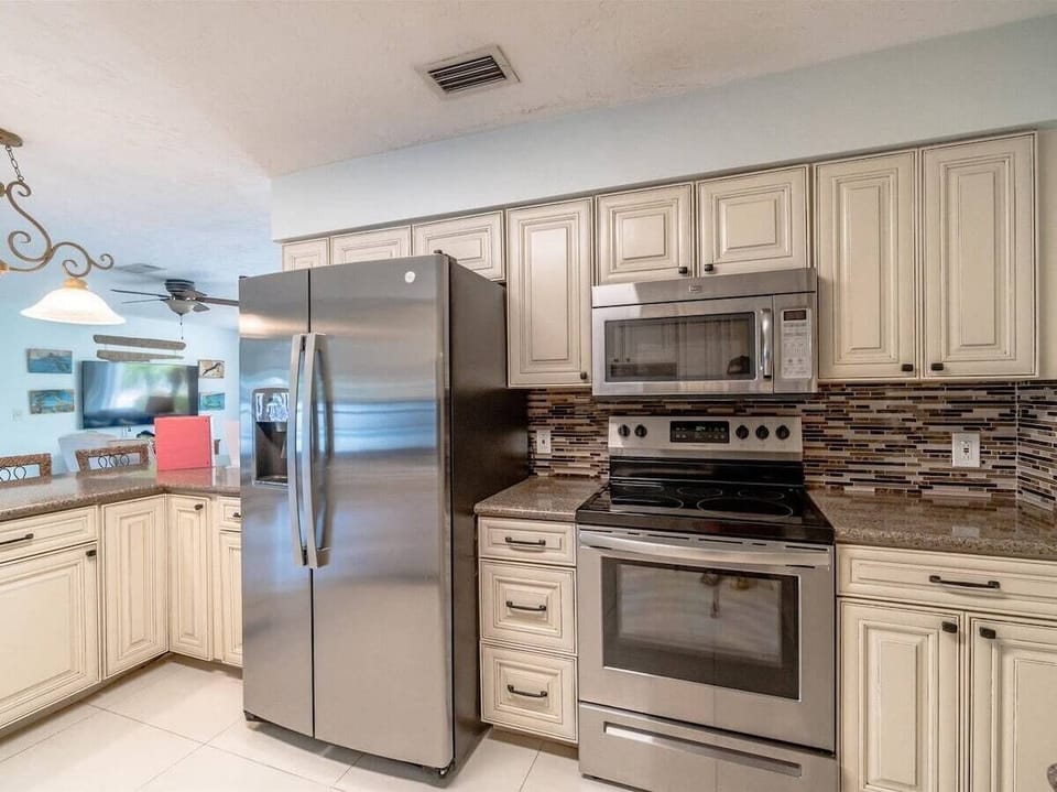 Fully stocked kitchen with plenty of counterspace