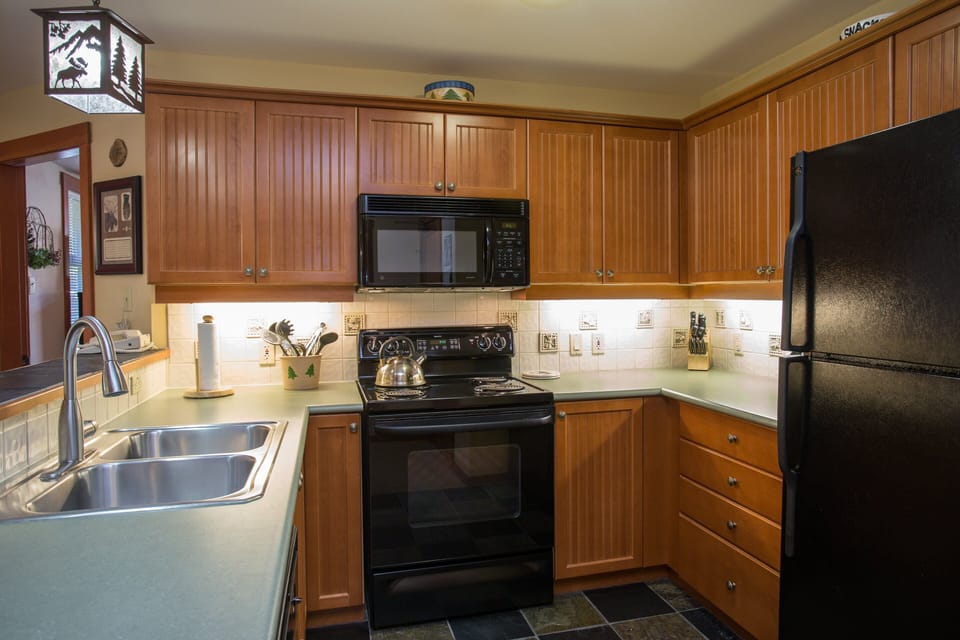 Room, Indoors, Oven, Kitchen, Microwave