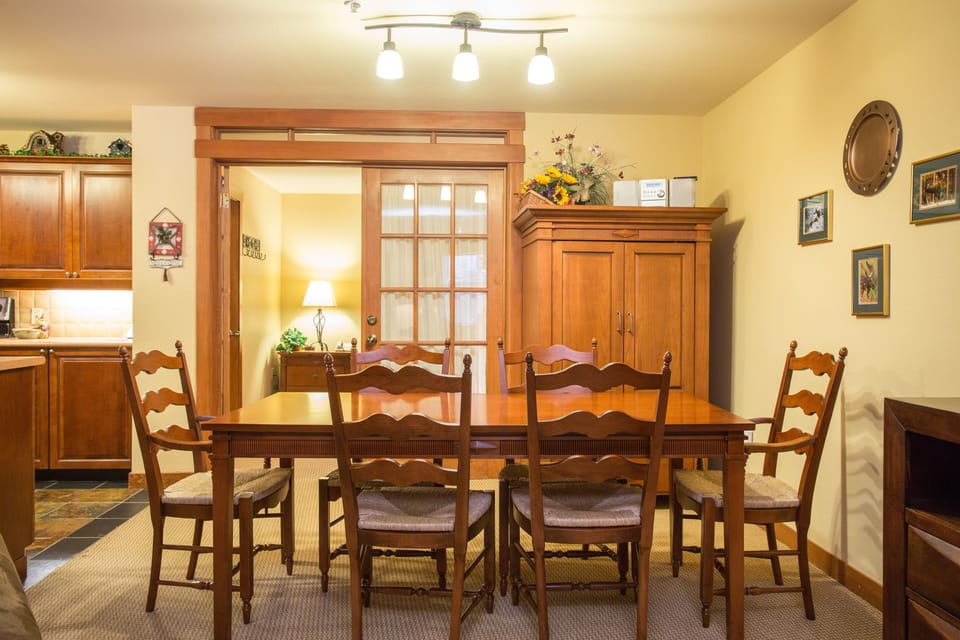 Chair, Furniture, Flooring, Hardwood, Room