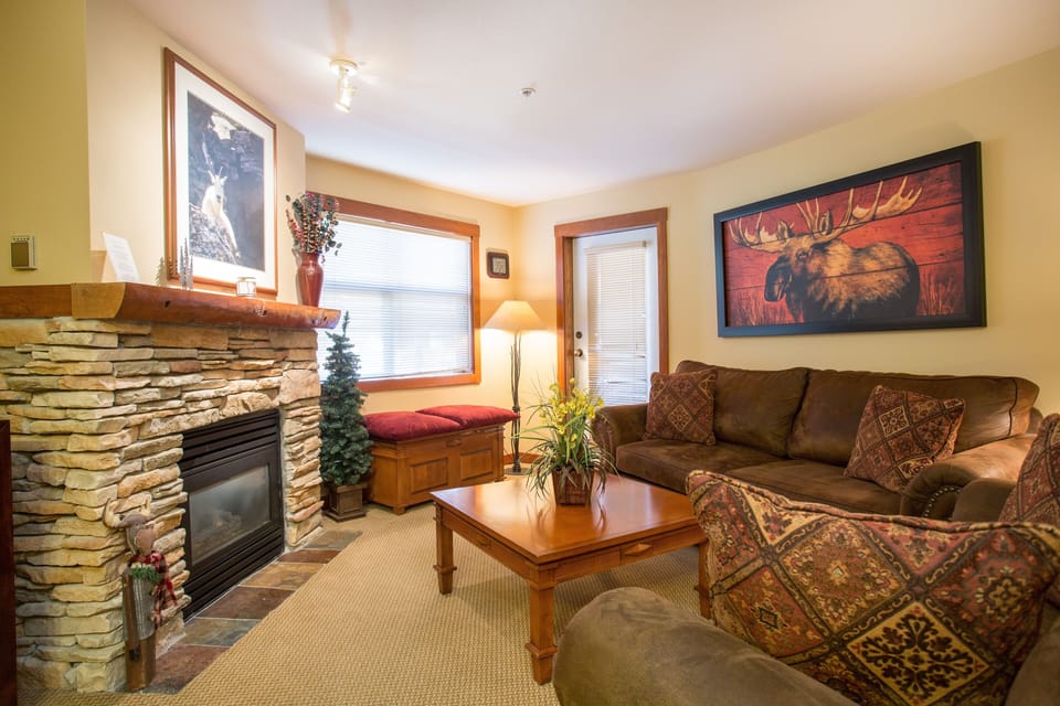 Living Room, Indoors, Room, Couch, Furniture