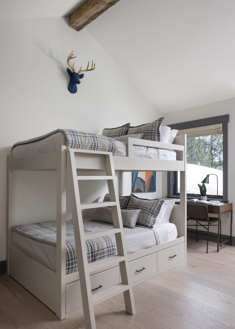 Upstairs Kids room - 6 full size bunk beds