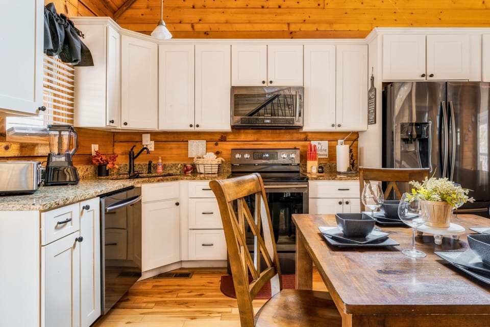 Fully equipped kitchen with everything you need for a great family meal! 