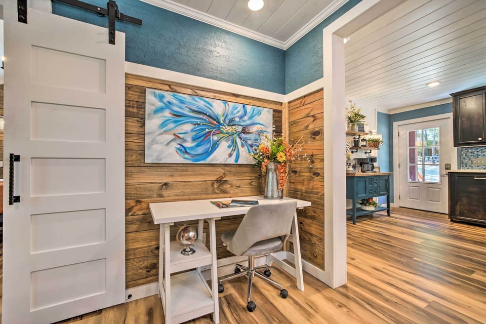 Workspace | Laptop Friendly | Free WiFi