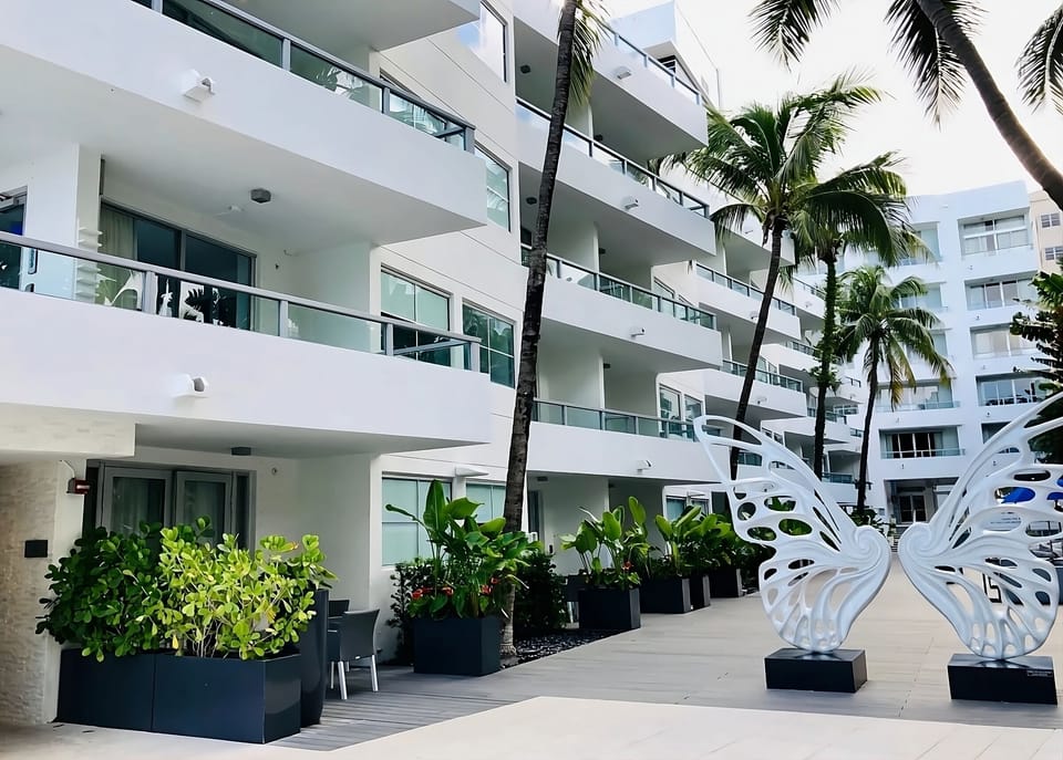 Arrive to sleek modern lines and breezy palm-lined walkways.