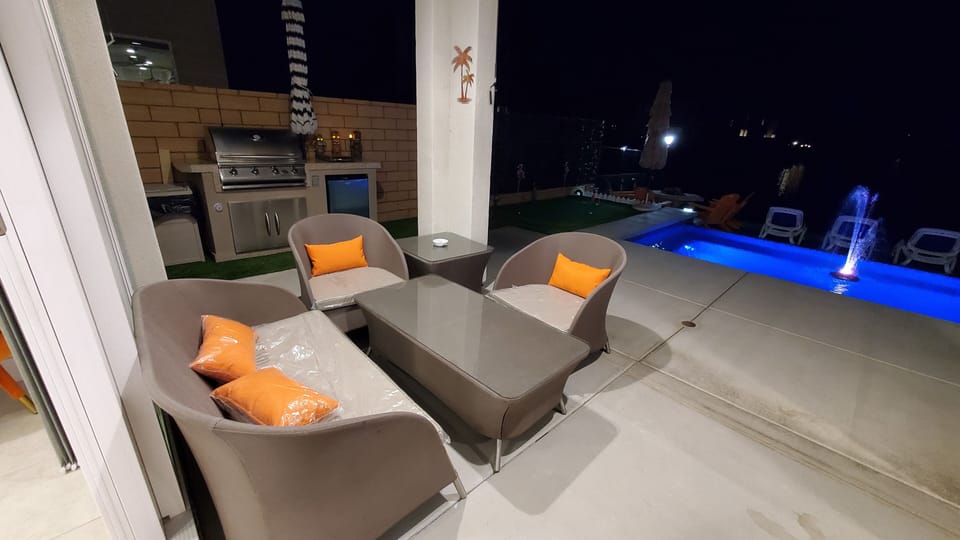 Outdoor Sitting area