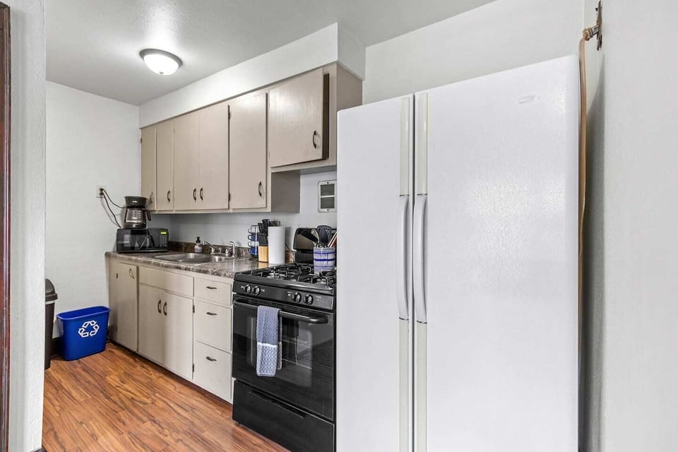 Fully furnished kitchen 