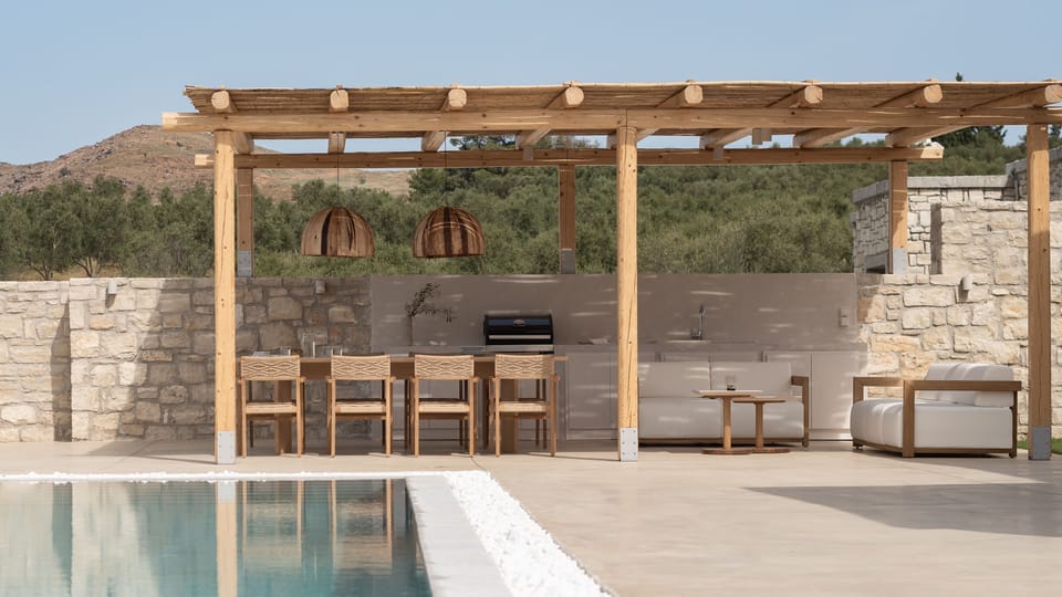 Complimented with ideal BBQ settings. 