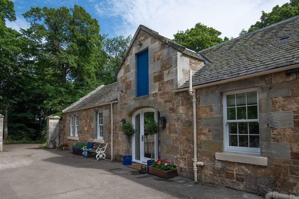 The Coach House, Kingston - the front aspect of the property with parking