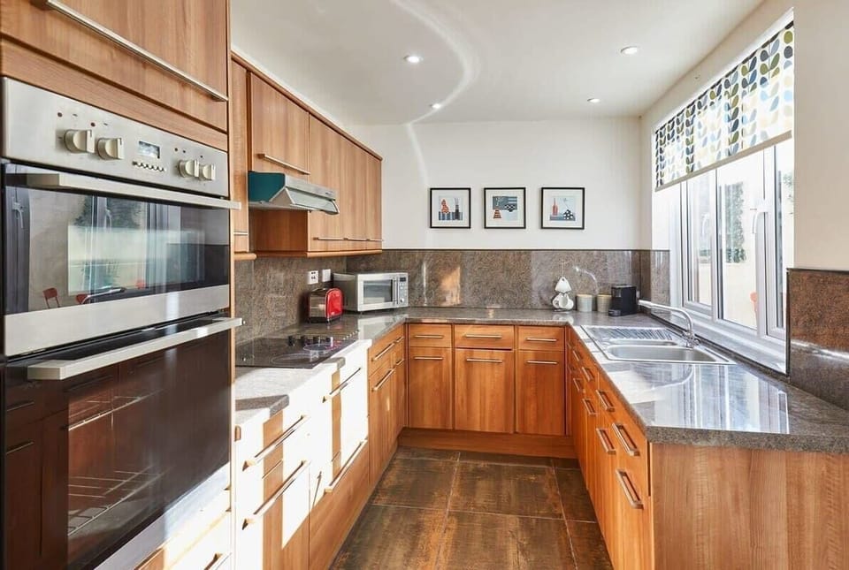 High Street, Skelton-in-Cleveland - Host & Stay