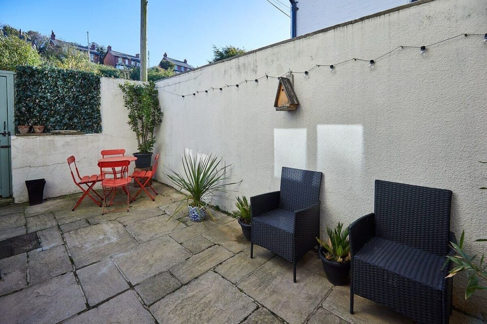 High Street, Skelton-in-Cleveland - Host & Stay