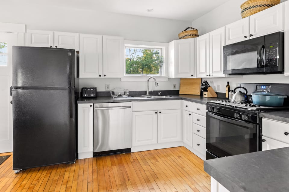 Fully stocked kitchen!