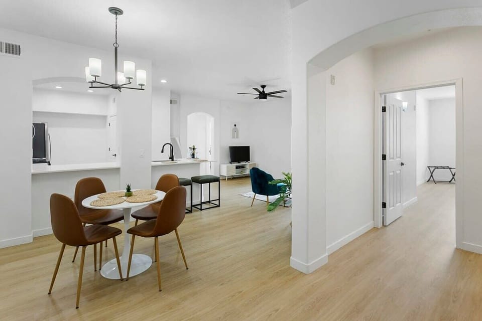 Dining area 1