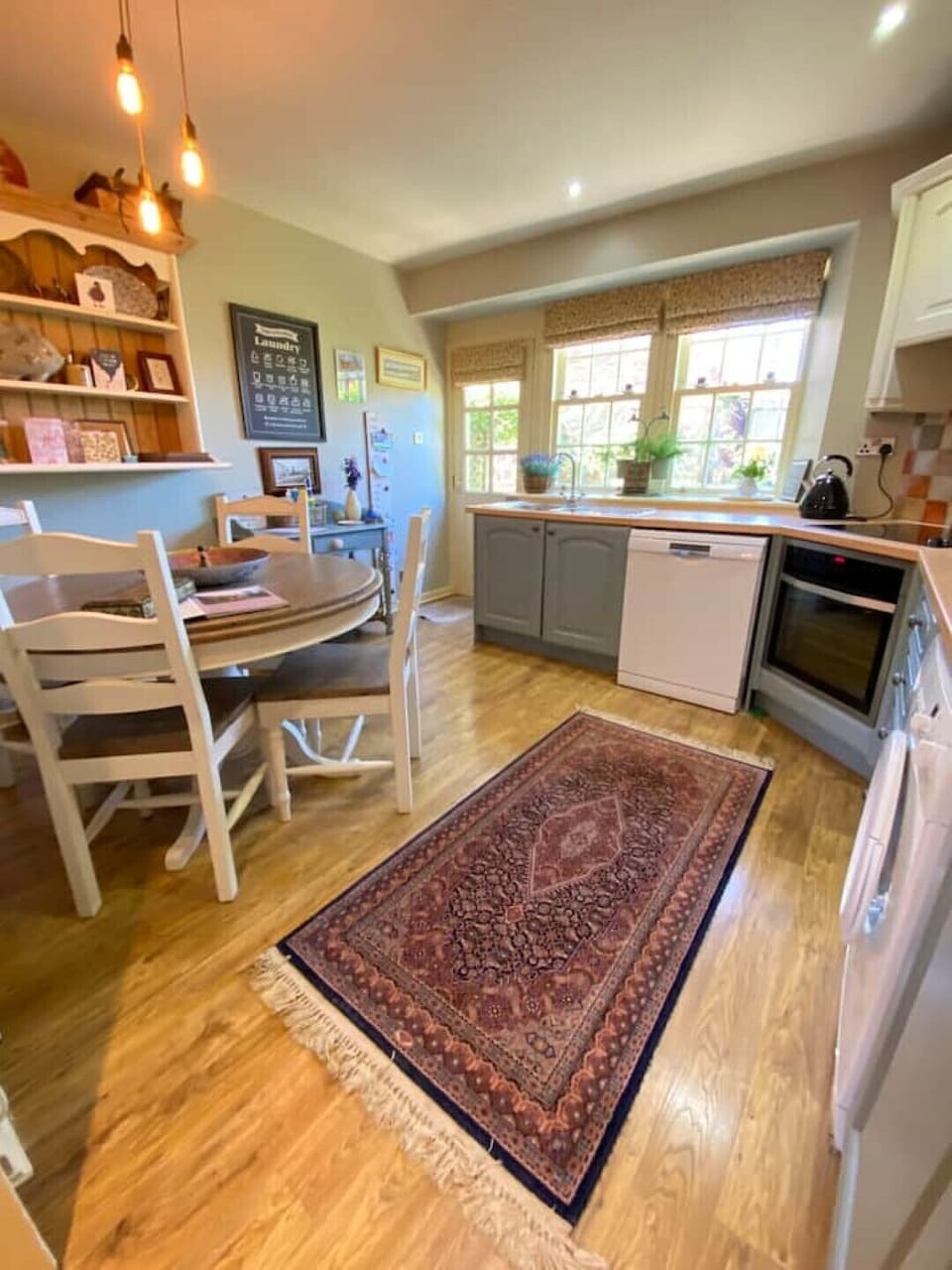 Spacious kitchen/diner.