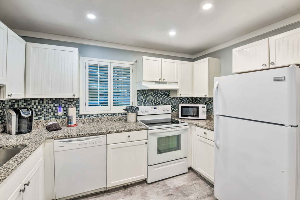 Kitchen | Crockpot | Blender