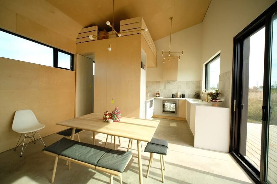 Skagerak dining table and full kitchen