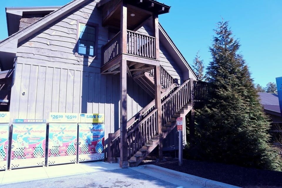 Exterior Entry